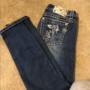 Miss Me Signature Distressed Size 29